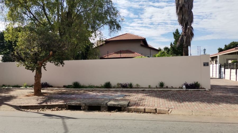 4 Bedroom Property for Sale in Oos Einde North West